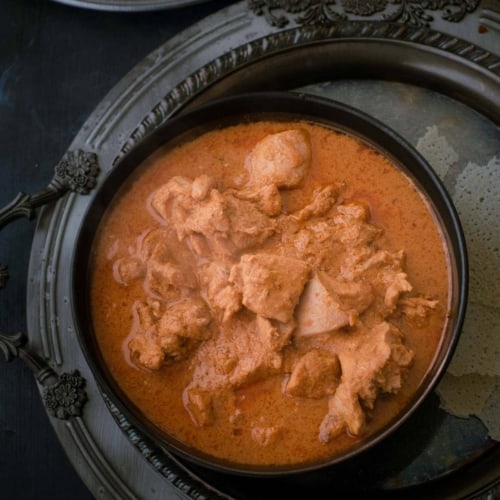 Kori gassi (Mangalorean chicken curry) served in a black bowl