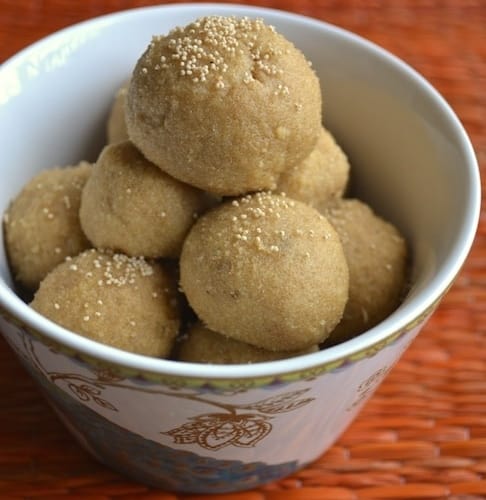 A bowl full of Wheat laddoo (Godi Laddu)