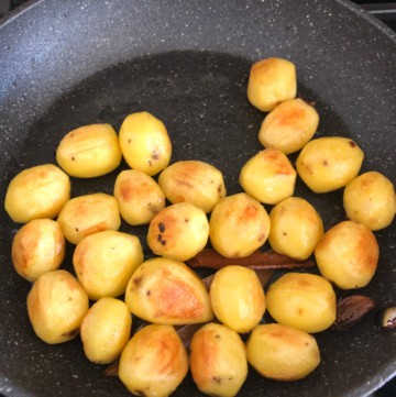 Shallow frying potatoes for dum aloo