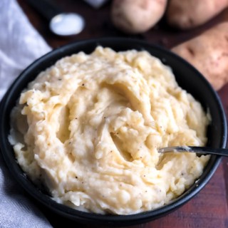 Mashed potatoes served in a black bowl