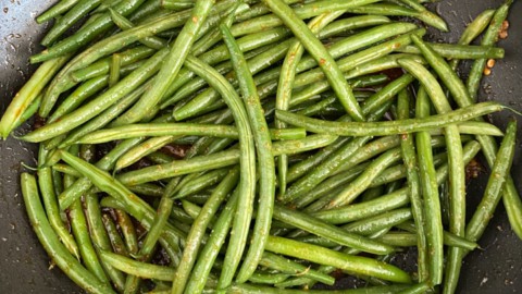 Green beans added to the skillet.