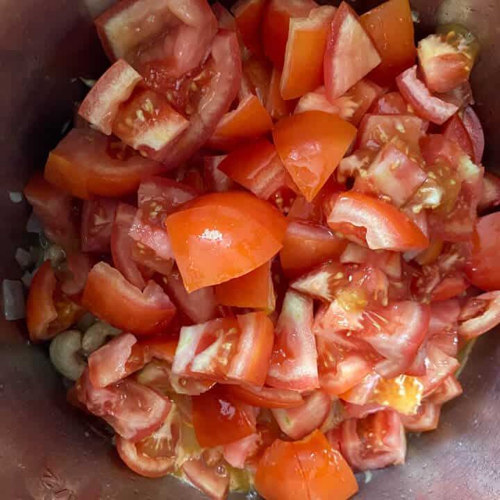 Chopped tomatoes in the instant pot.