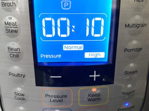 The display panel of the instant pot showing 10 minute cook time.