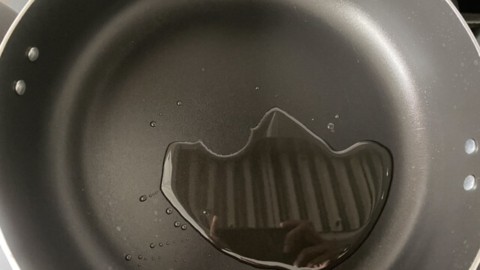 A clean skillet with a small amount of oil.
