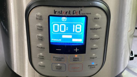 Setting an Instant Pot to 18 minutes.