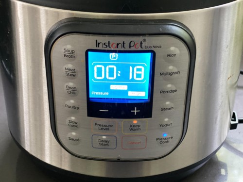 Setting an Instant Pot to 18 minutes.