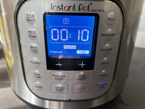 The instant pot set to 10 minutes.