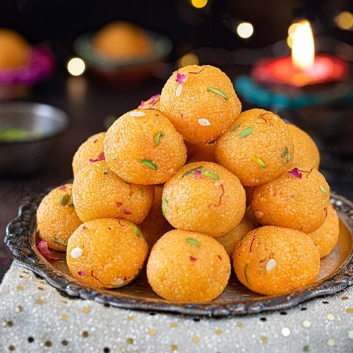 Motichur laddoo served in a silver plate